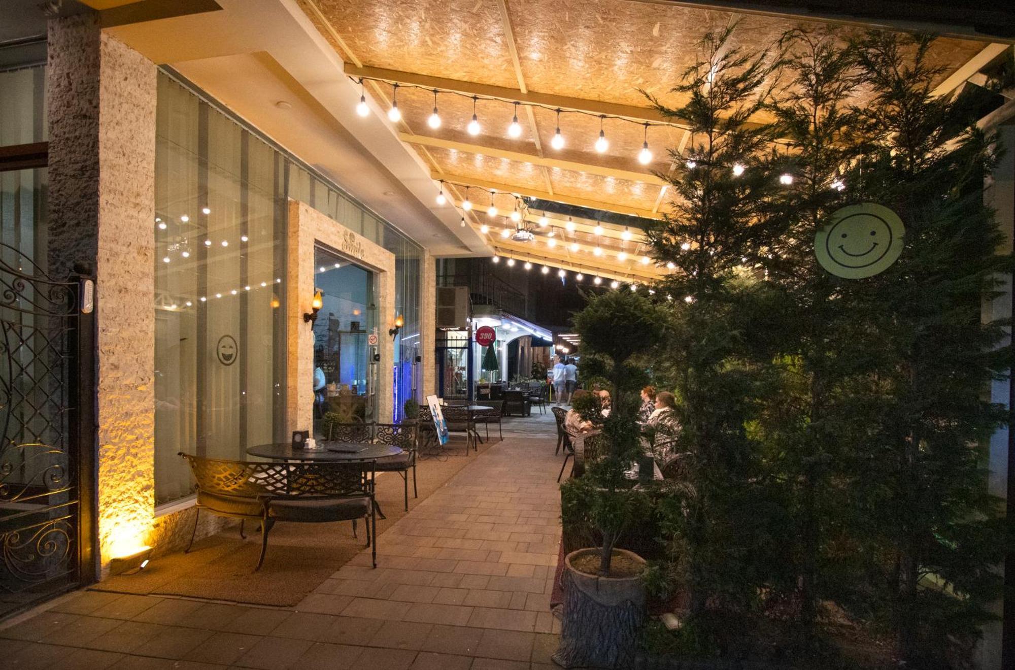 Hotel Smile Кобулети Экстерьер фото