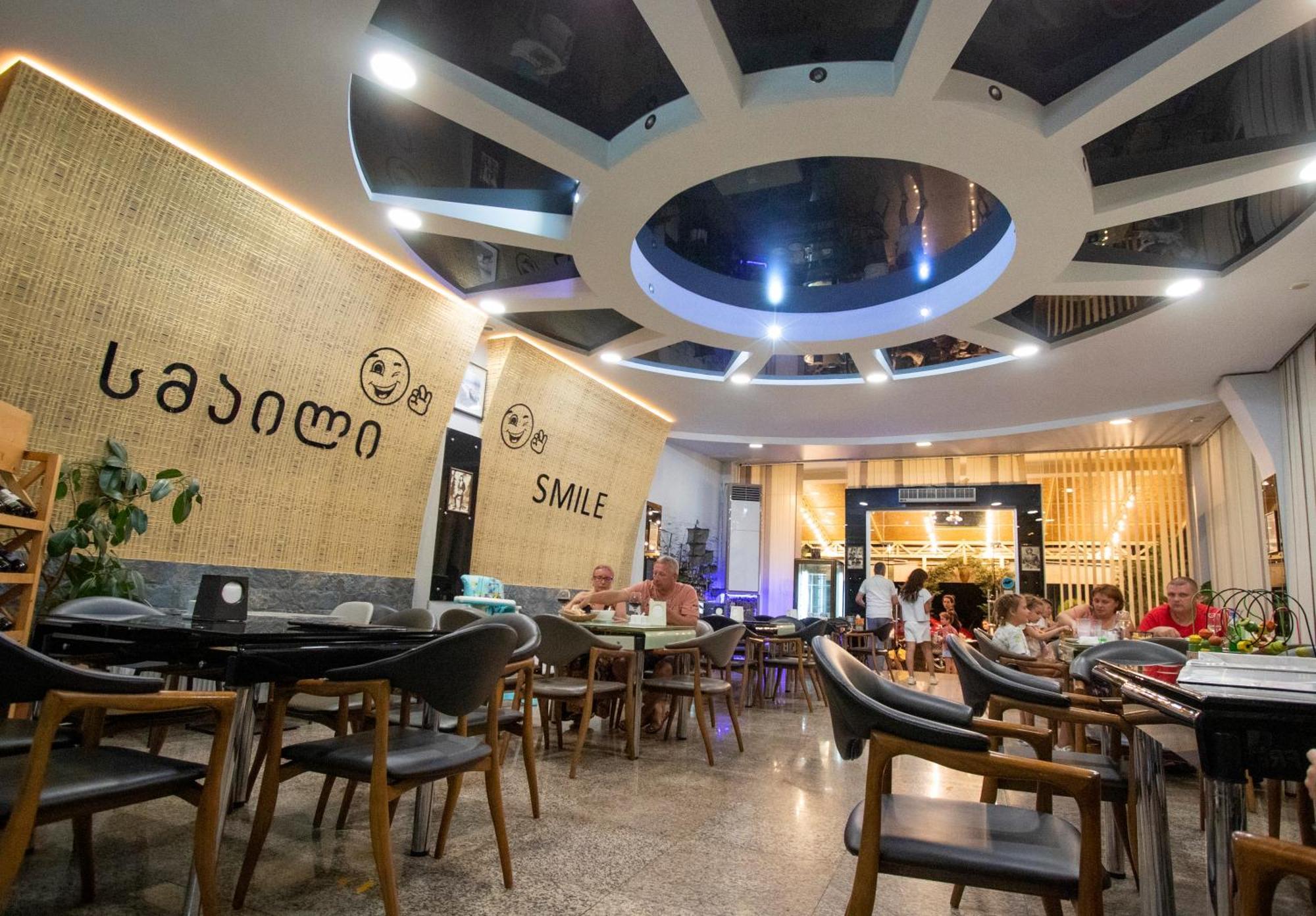 Hotel Smile Кобулети Экстерьер фото