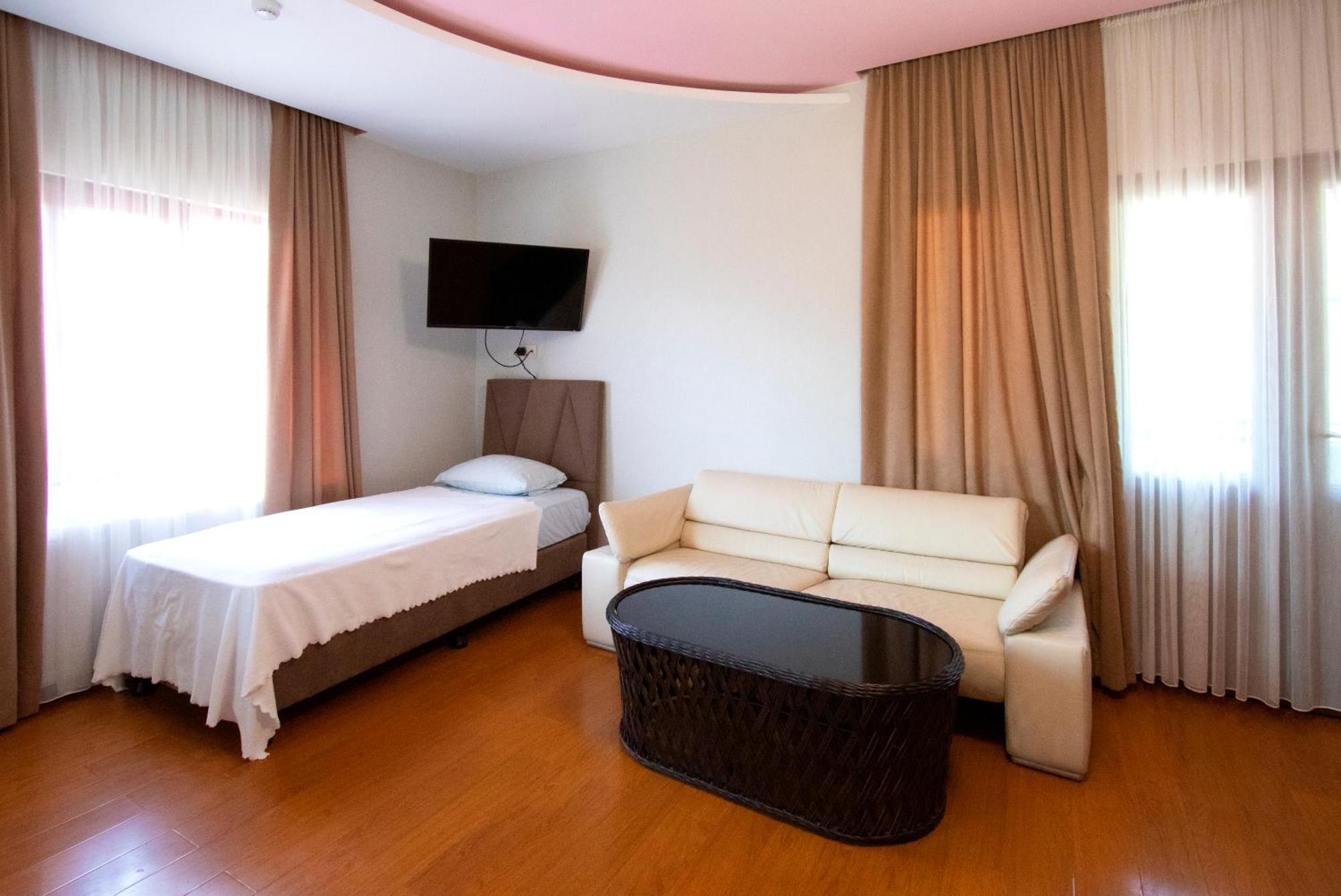 Hotel Smile Кобулети Экстерьер фото